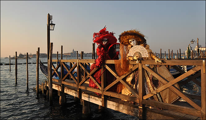 Personnages au carnaval de Venise